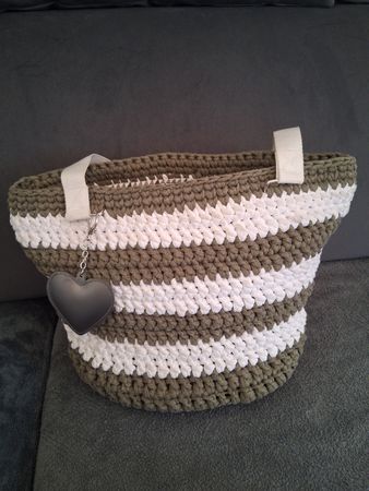 Handgemachte Häkeltasche, neuwertig - ideal für den Sommer!