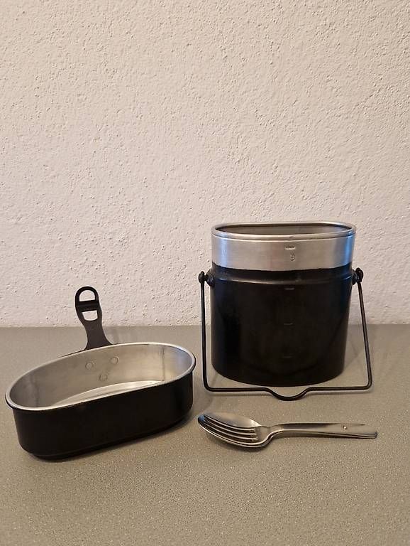 Padelle: Schweizer Armee Outdoor-Verpflegungsset – Usato da Staffelbach venduto da MrMH 1