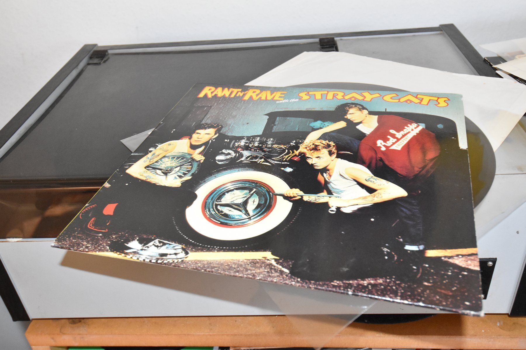 Dischi in vinile: Stray Cats – Rant N' Rave VG(+)/VG – Usato da Pfaffhausen venduto da mono_rec 1