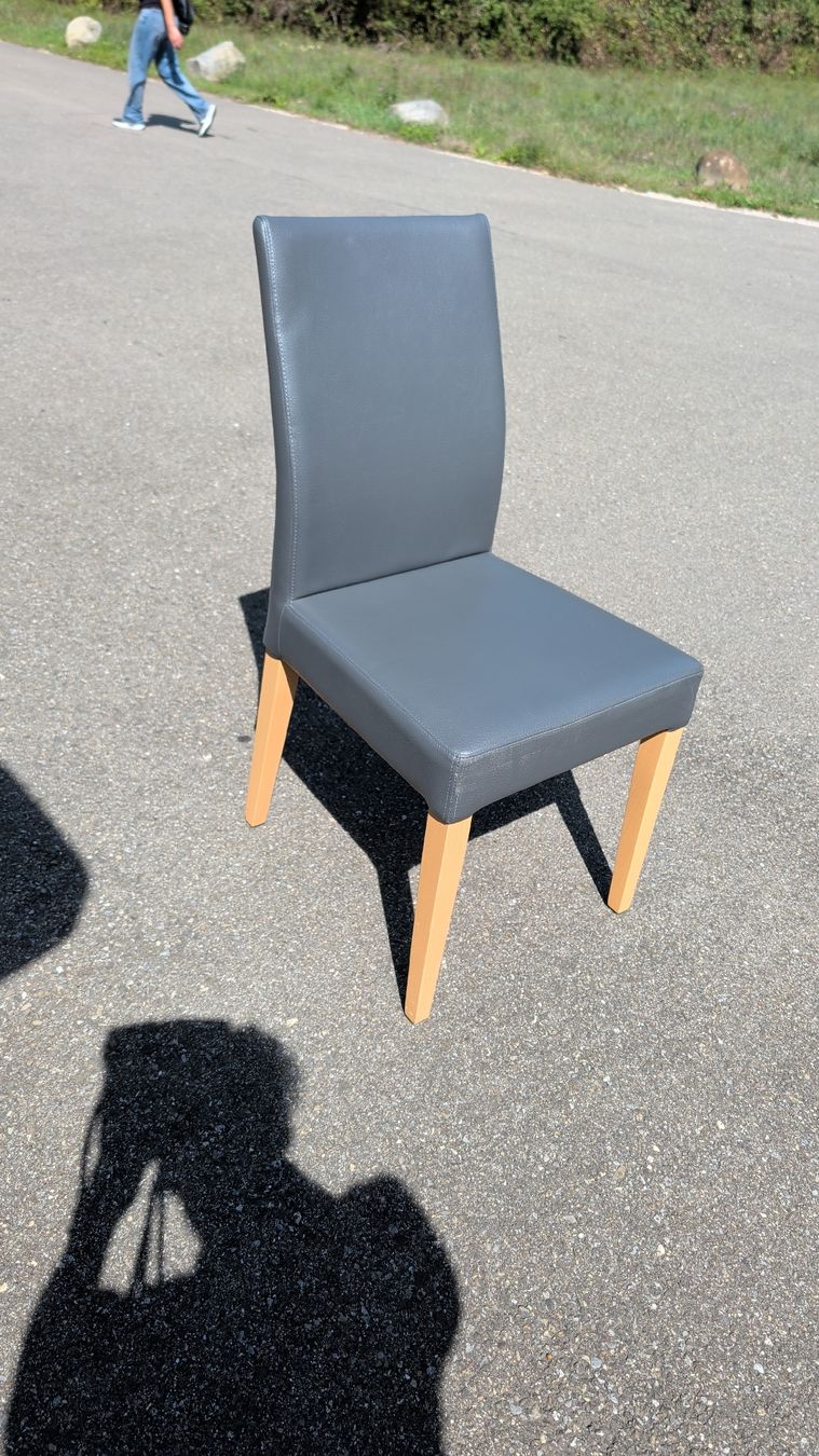 Livique Stühle: 5 Stühle NP chf98 pro Stück – Gebraucht aus Geroldswil von Violaohlala