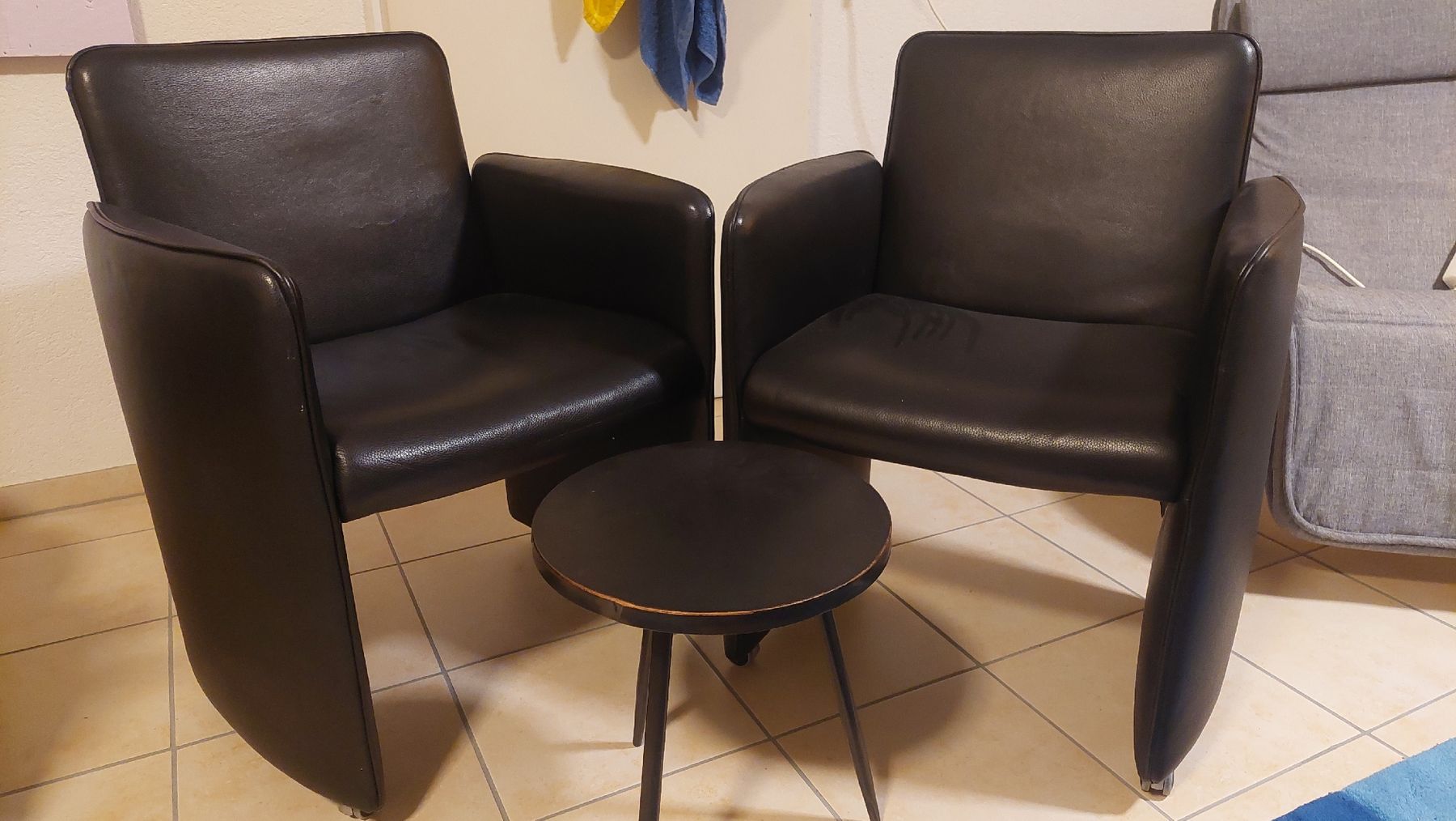 Poltrone: Sessel mit Tisch in schwarz – Usato da Volketswil venduto da Anni88 1