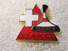 Ansteckpin 32: Dako