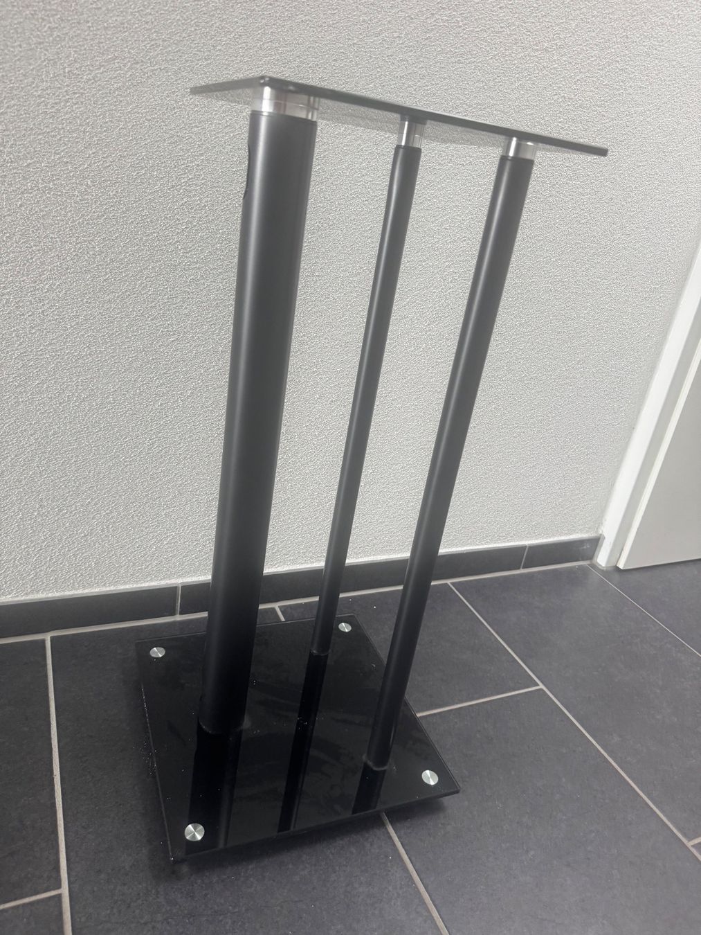 Supporti a parete: Lautsprecherständer schwarz Glas Metall – Usato da Oberrohrdorf venduto da Mnussbi63 2