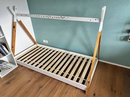 Kinderbett in Zelt-Optik