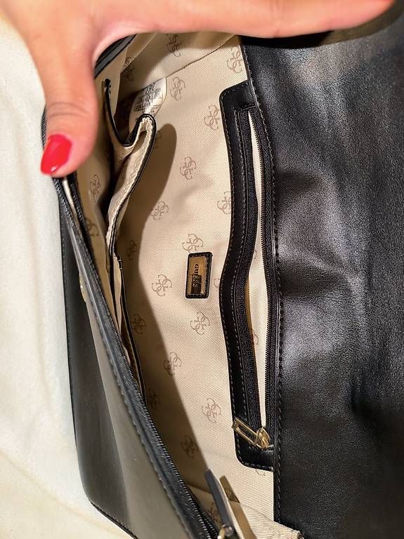 Borse da donna: Schwarze Tasche von Guess – Usato da Oberburg venduto da ab22q 1