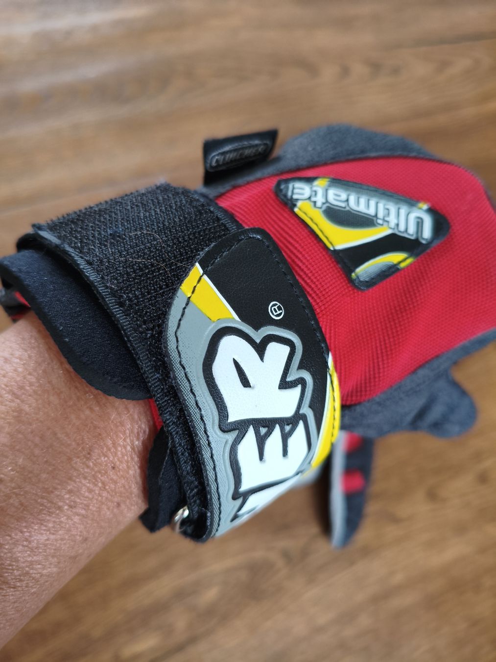 Handschuhe & Handstulpen: Clincher Grip Wasserhandschuhe – Gebraucht aus Wislikofen von hd9_6mky 3