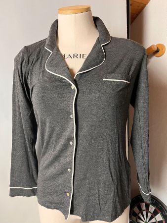 ETAM, Pyjama-Oberteil WAELLE , Grösse M, Farbe Dunkelgrau