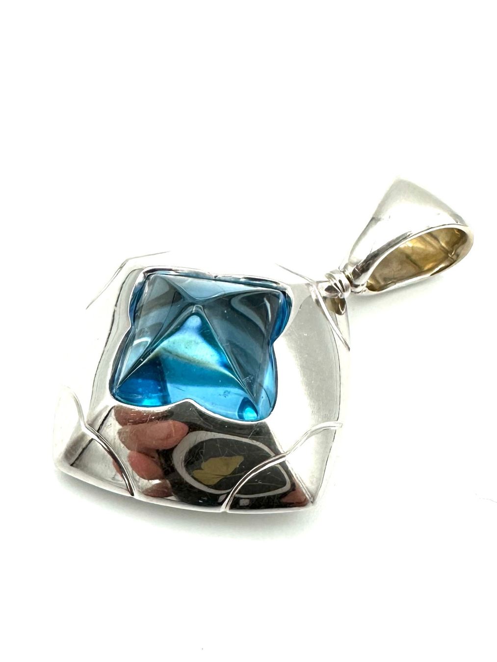 Bulgari Ciondoli: BVLGARI. Collection "Pyramide", pendentif or 18K et topaze – Usato da Renens VD venduto da Diademe.sarl 3