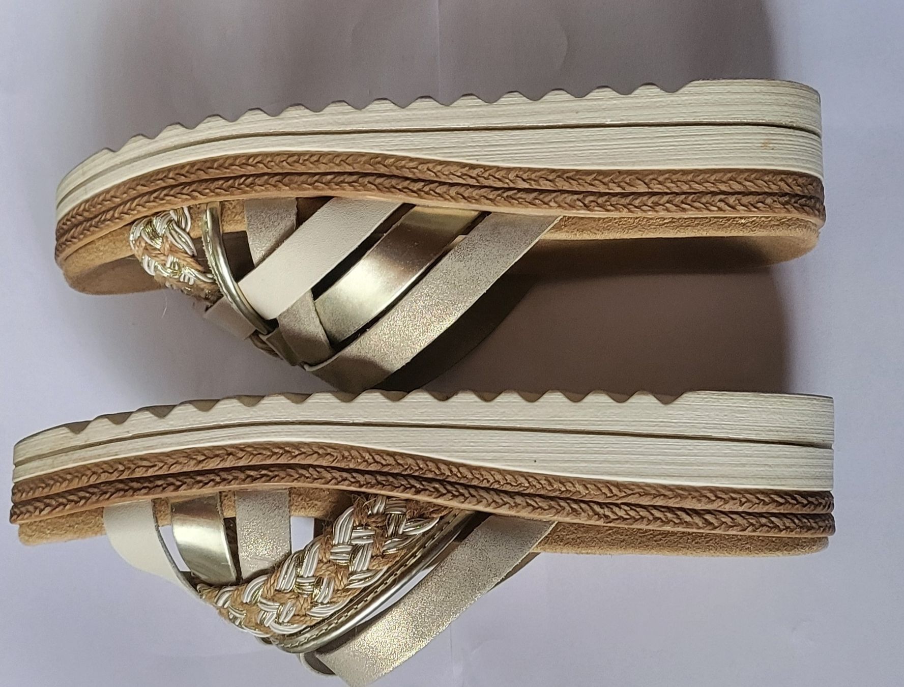 Scarpe da donna: Sandales d'été dorées et blanches - Taille 37 -  – Usato da Niedergösgen venduto da Eva2410 4