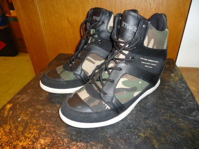 Scarpe da donna: Sneaker Halbhoch Damen Gr 38 – Usato da Zürich venduto da liquidation-cobra