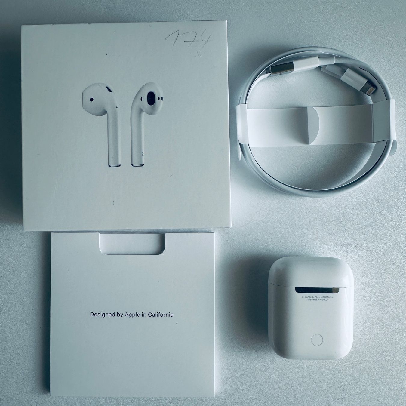Apple Cuffie: Original Apple AirPods 2 Kopfhörer Wireless Lightning Kabel – Usato da Basel venduto da MY.AIRPODS.SHOP