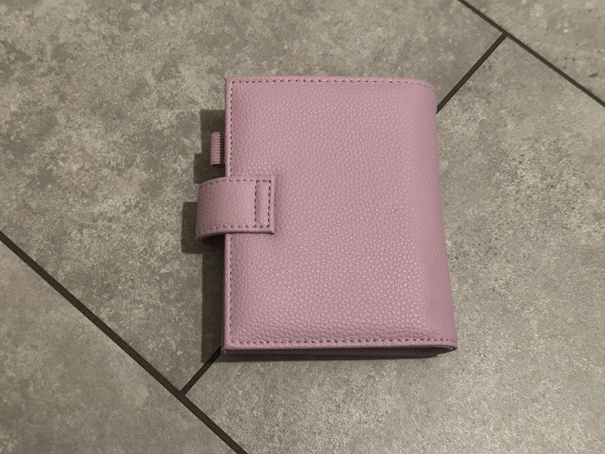 Portamonete: DE LUXE BINDER RINGBUCH A7 Neu Flieder – Nuovo e nell'imballaggio originale da Aadorf venduto da mel_5b9w 4