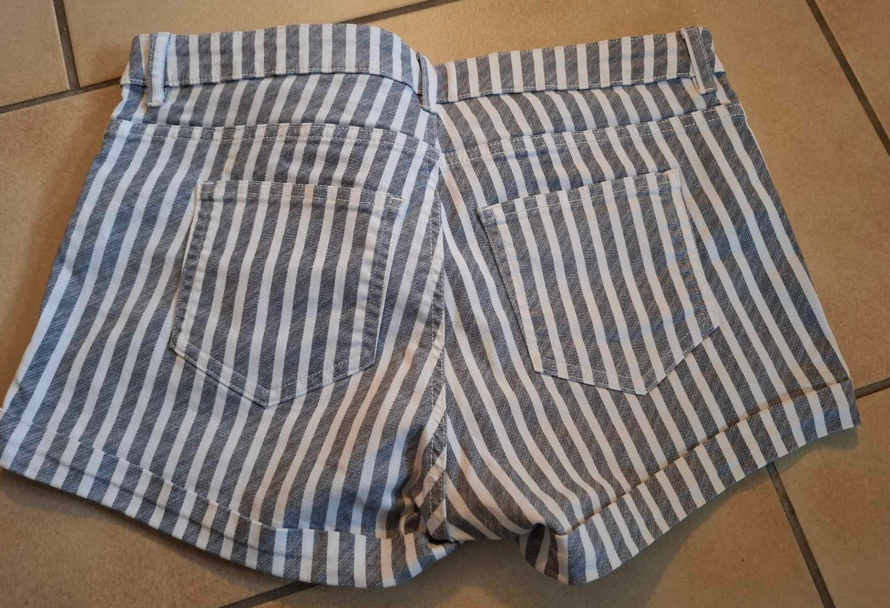 H&M Hosen: Short rayé H&M – Neu (gemäss Beschreibung) aus Arnex-sur-Orbe von kprt 1