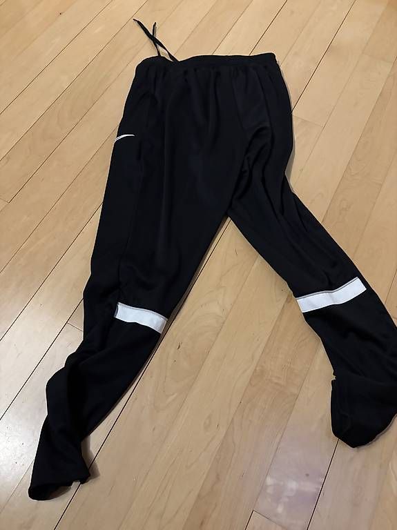 Pantaloni: Nike Trainerhose Grösse S – Usato da St. Gallen venduto da Coco1879 1