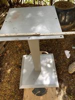 vend 13 pièds de table le prix 15 frs part pièce