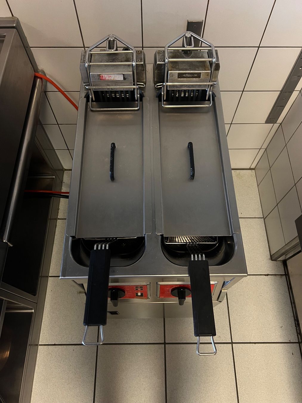 Frifri Küchengeräte: Gastro-Doppelfriteuse Frifri BASIC+ – Gebraucht aus Göschenen von AntjeS02 4