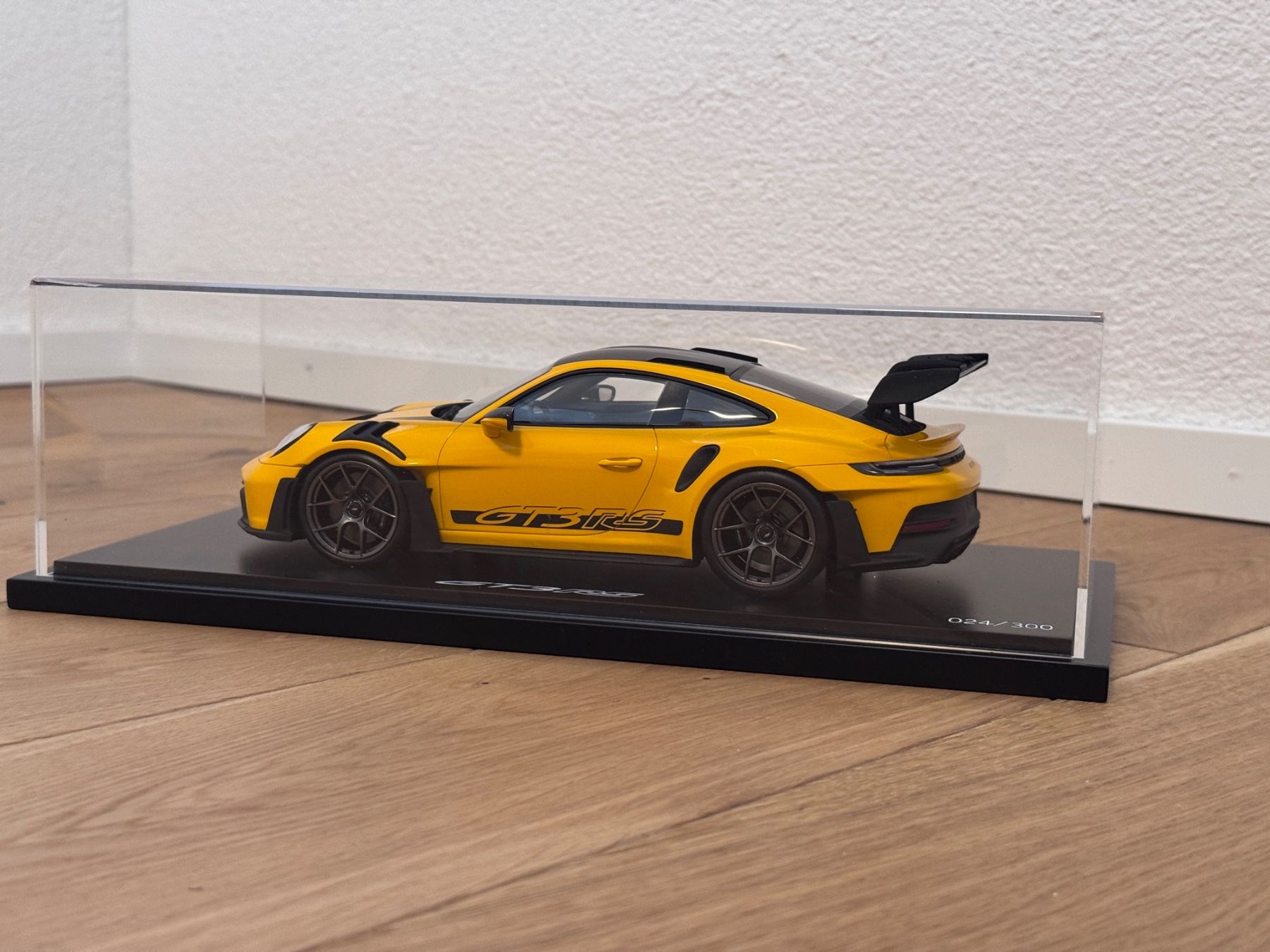 Spark Modellini d'auto: Porsche GT3 RS 1:18 Spark – Nuovo e nell'imballaggio originale da Andwil TG venduto da LBJ1981 1