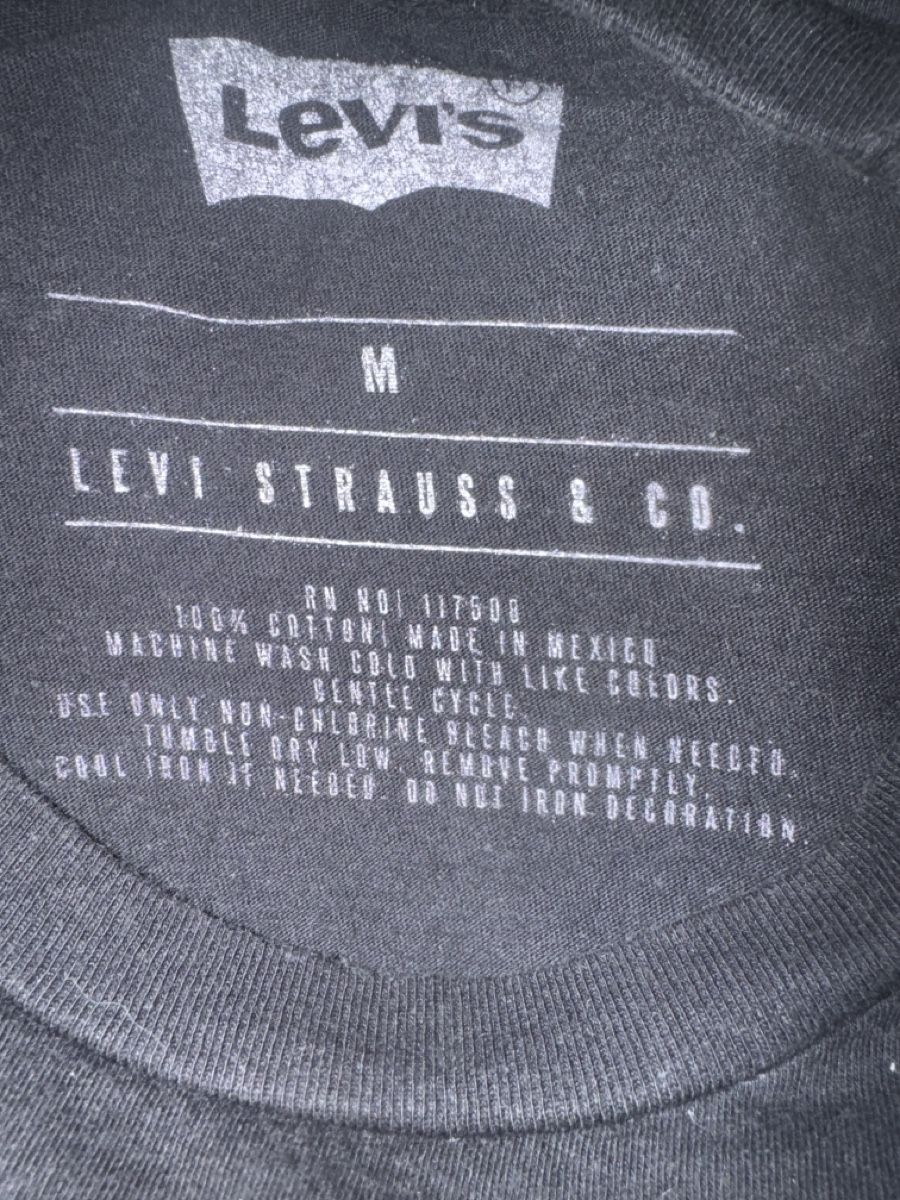 Levi's T-shirts: Levi's T-Shirt Schwarz Gr M  – D'occasion à Rüti ZH par Sugus99 2