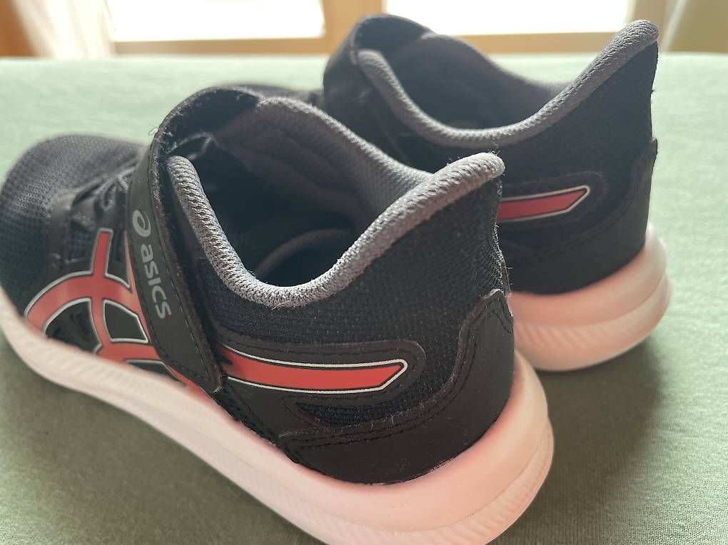 Schuhe für Jungen: Lauf und Turnschuhe 28.5 Asics Versand OK – Gebraucht aus Jona von tukan80 2
