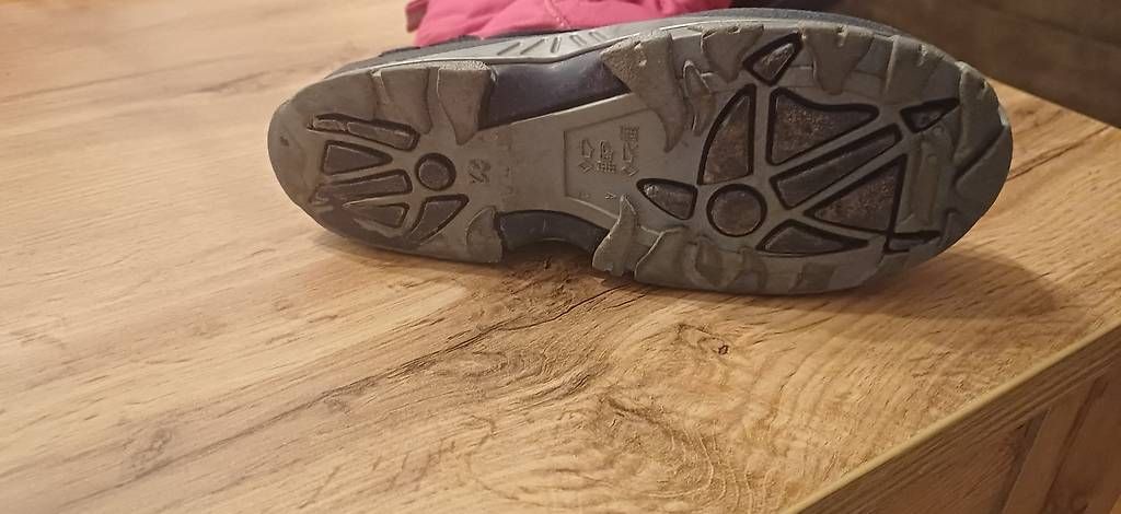 Scarpe da uomo: Pinke Winterstiefel, Grösse 32 – Usato da Ittigen venduto da SandBell 2