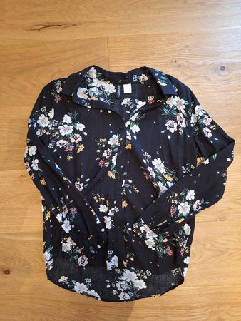 Bluse mit Blumenmuster von H&M