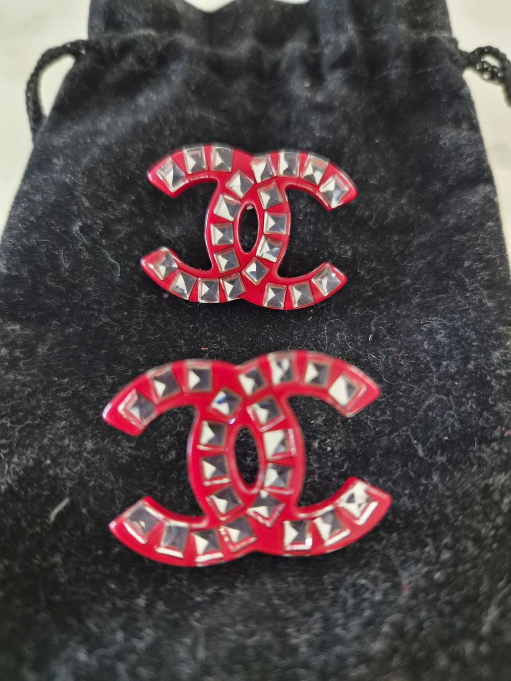 Chanel Orecchini pendenti & Orecchini a lobo: Chanel earrings red CC logo studs with rhinestones – Nuovo (secondo la descrizione) da Immensee venduto da jan_9rzs 3
