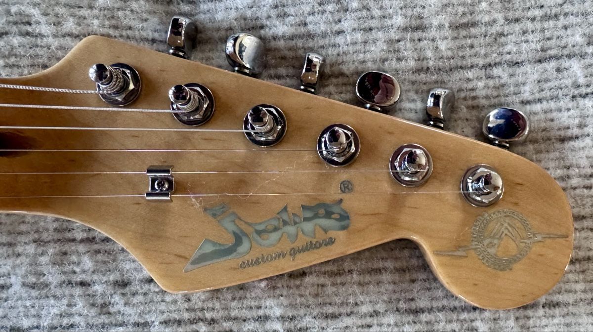 Strumenti musicali: JAWS E-Gitarre mit Aries/Widder-Design und inkl. Bag – Usato da Spiez venduto da Bu_Ji 2