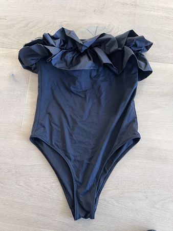 Zara Badeanzug, Gr.S, Schwarz, Volant