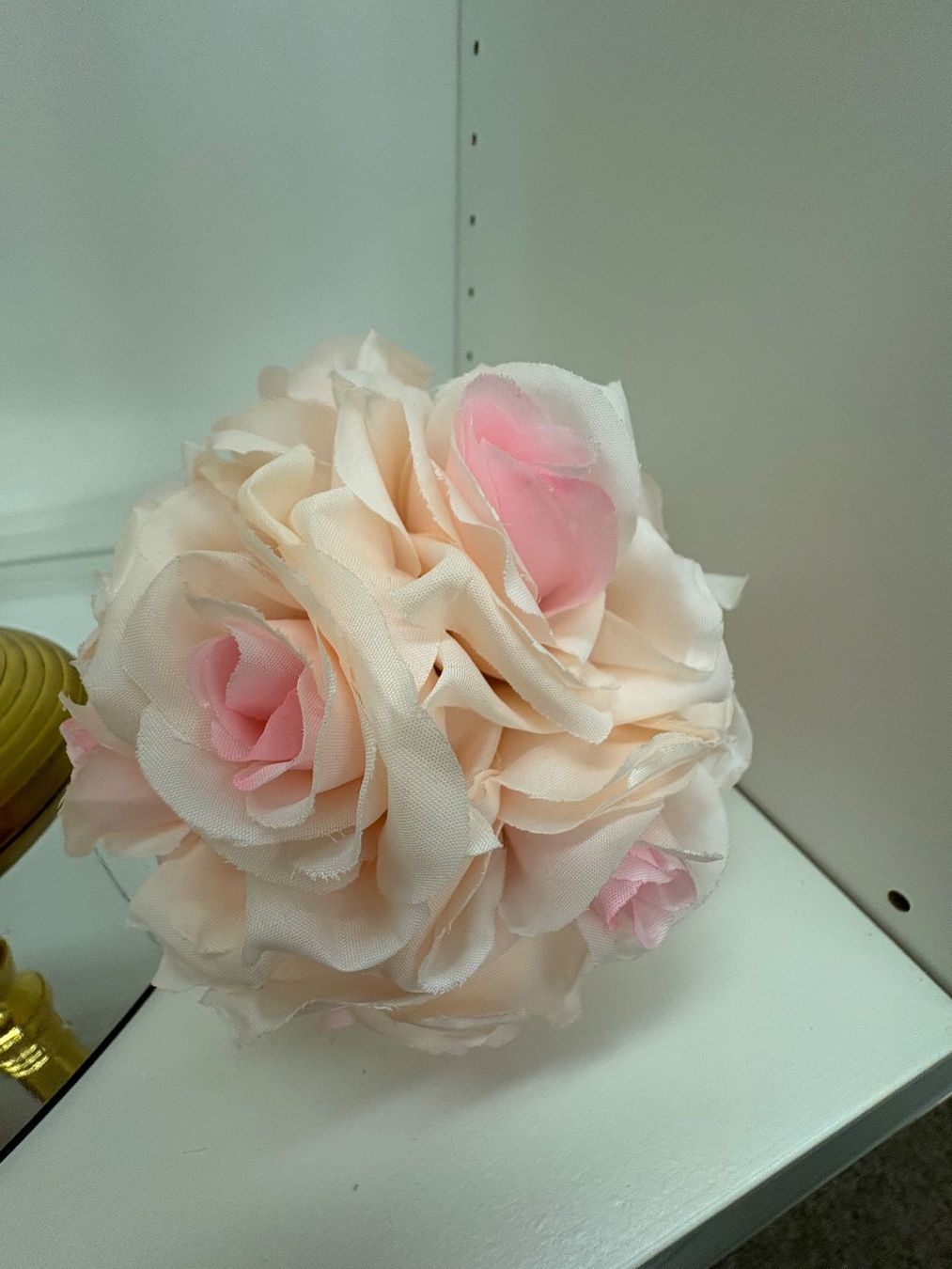 Tutte le decorazioni: Dekorativer Rosenball rosa & cremefarben – Nuovo (secondo la descrizione) da Oftringen venduto da SCHIBLI1