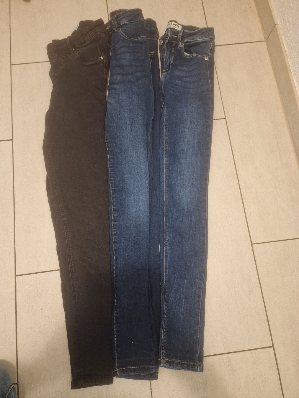 Lots de vêtements: Hosen grösse 32 – D'occasion à Wohlen AG par Monika2017 1