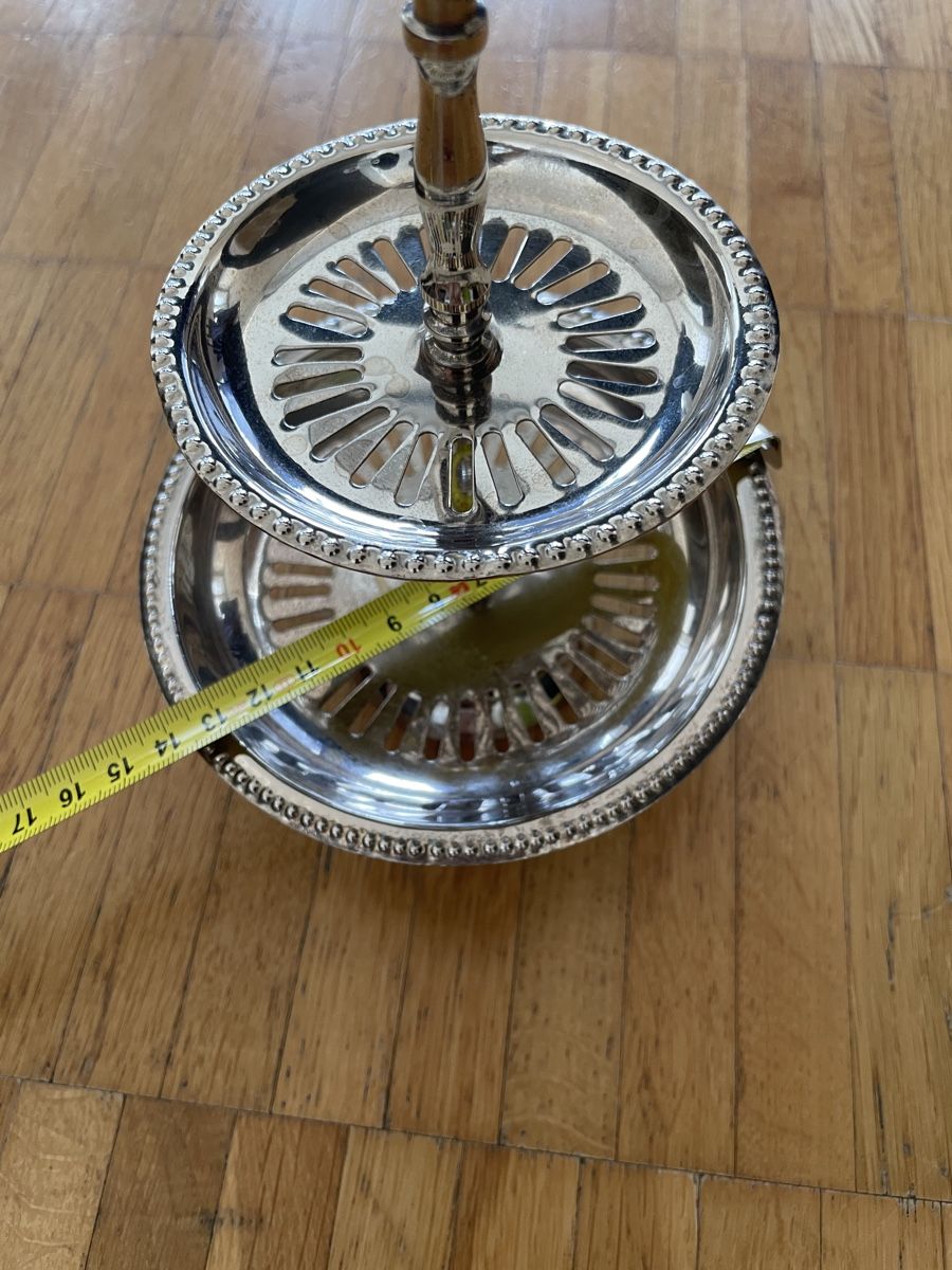 Servierplatten: 2 Tier Serving Stand Silver Plated Metal – Gebraucht aus Neuchatel von shi_9fzw 2