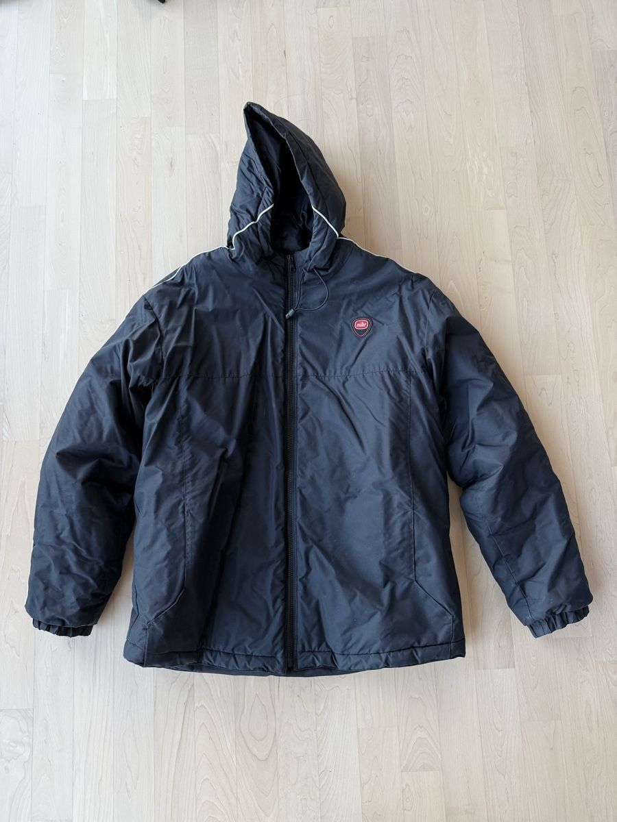 Nike Giacche: Nike Winterjacke mit Kapuze – Usato da Zürich venduto da sandro_colombini