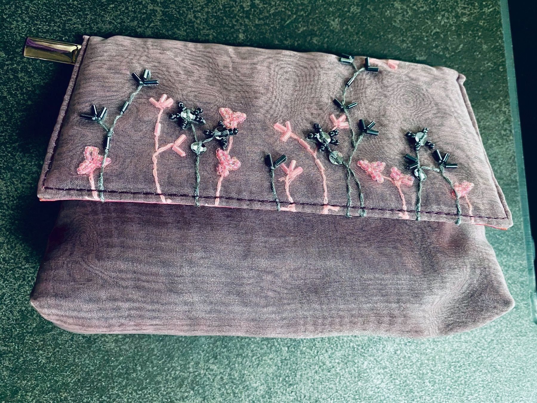 Astucci : Trousse en tissus brodée des strass NEU – Nuovo (secondo la descrizione) da Porrentruy venduto da SYANKA