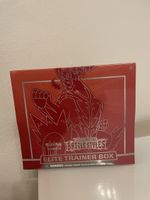 Battle Styles Elite Trainer Box (Red) EN