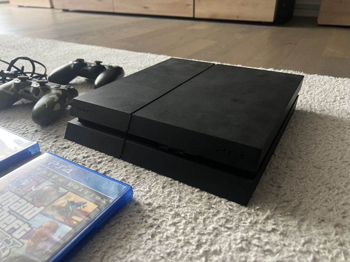 Sony Konsolen: Playstation 4 / PS4 inkl. Controller & Games – Gebraucht aus Lenzburg von Sil.sal 1