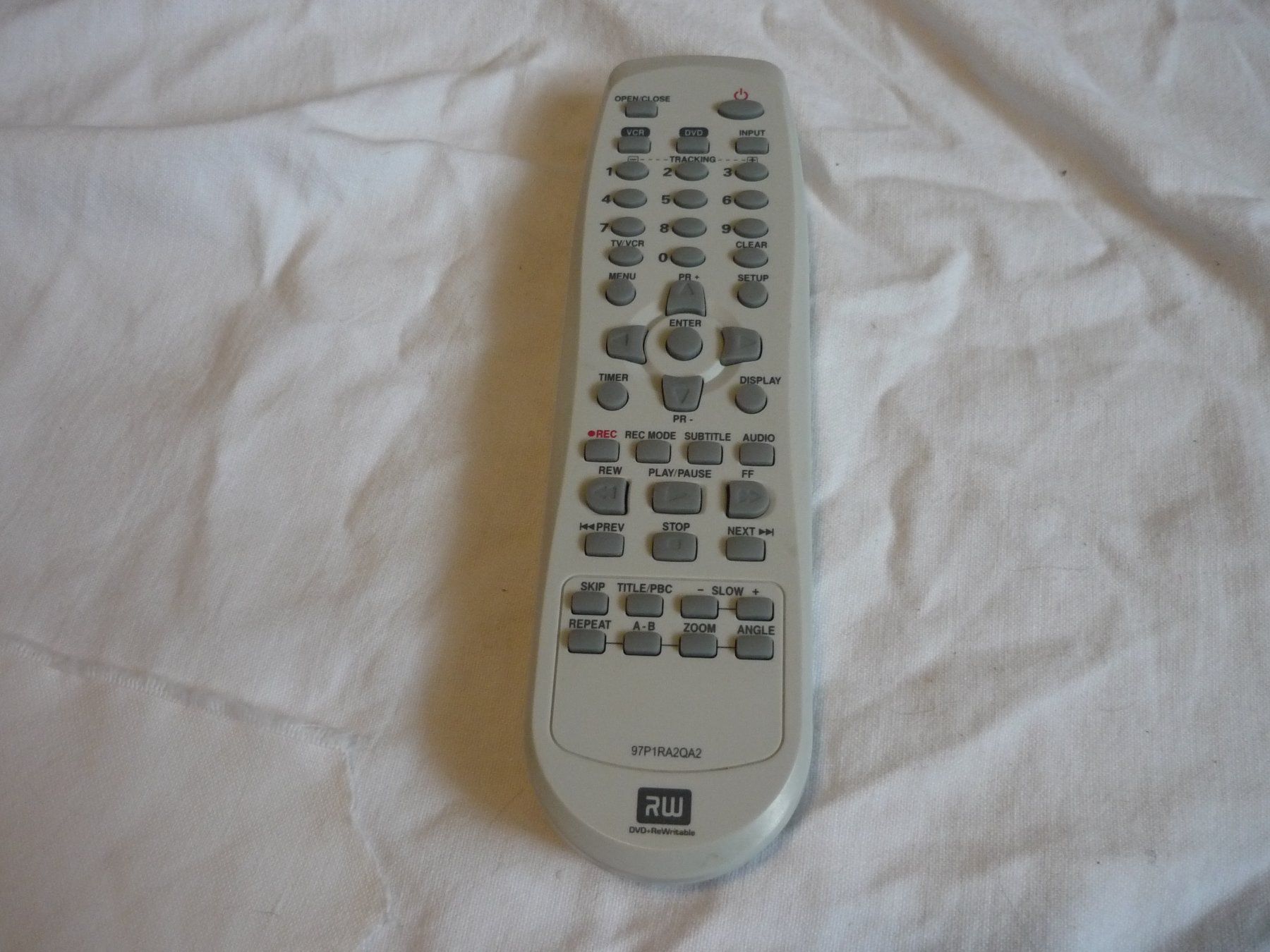 Fernbedienungen: Fernbedienung RW DVD Videorecorder VHS remote 97P1RA2QA2 – Gebraucht aus Beringen von Flatretriever