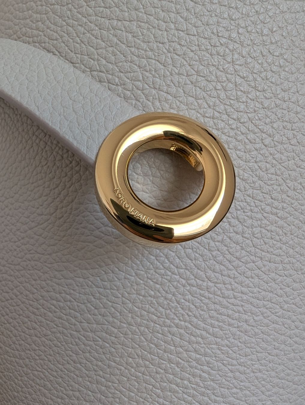 Loro Piana Borse da donna: Loro Piana Ghianda Small Fine Leather Bag – Nuovo (secondo la descrizione) da Glis venduto da livespringly 4