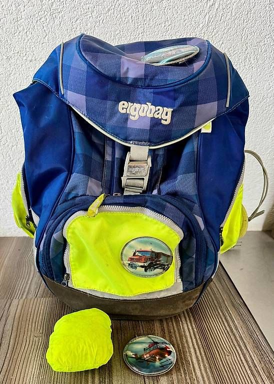 Ergobag Kindertaschen: Schulrucksack ergobag inkl. Regenhülle / Kletties – Gebraucht aus Ersigen von Resuss