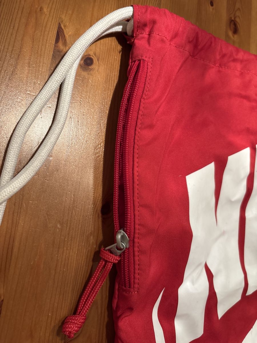 Nike Zaini: Roter Nike Turnbeutel mit Logo – Usato da Wabern venduto da est_jw6s 1