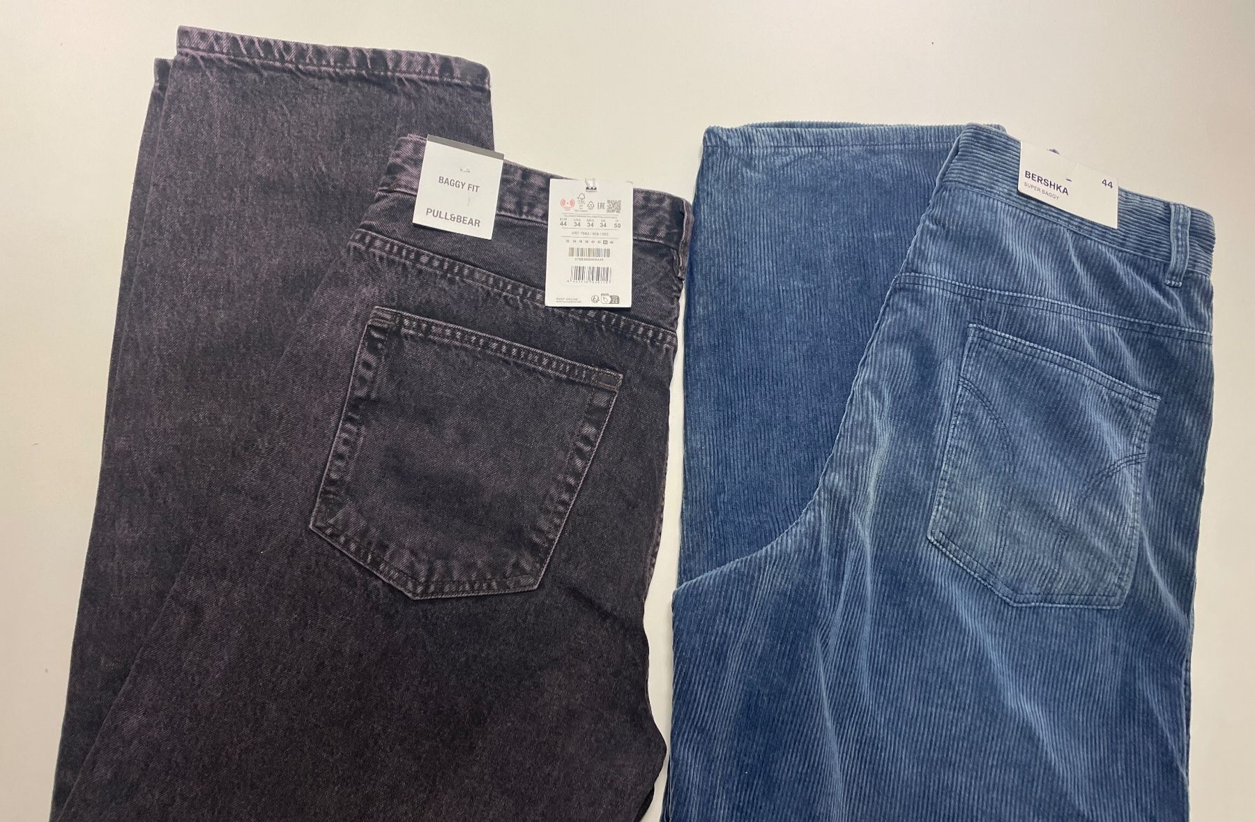 Jeans: 2 x Berschka und Paul Bear NEU Gr.44 – Nuovo e nell'imballaggio originale da Obfelden venduto da 3zwerge