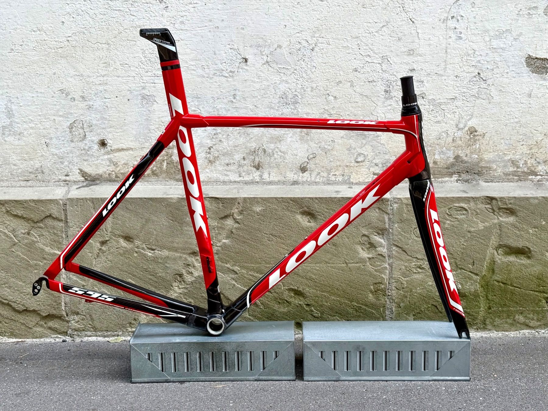 Look Pezzi di ricambio: LOOK 595 ULTRA STIFF Frameset Carbon Rahmen 2606 – Usato da Luzern venduto da bikeandbeltcom