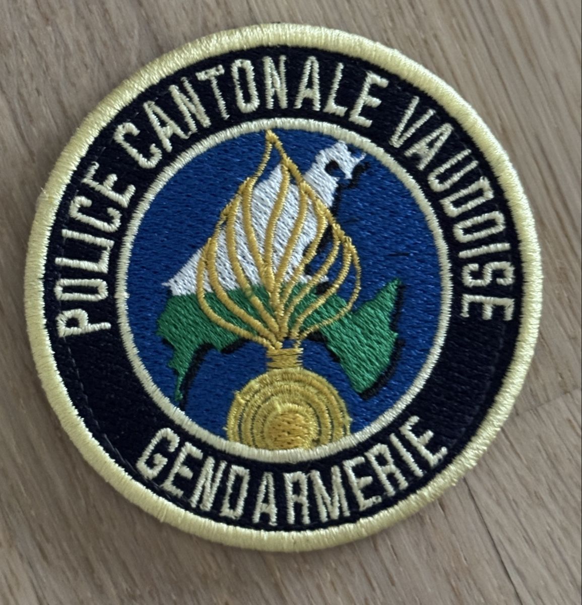 Placchette & Badge: Badge - Police VAUD – Nuovo (secondo la descrizione) da Genève venduto da CollectorComp