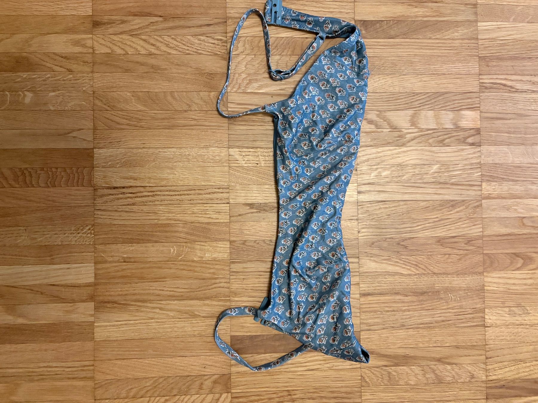 Top: Floral Print Back-clip Crop Top – Usato da Genève venduto da lui_f9dv