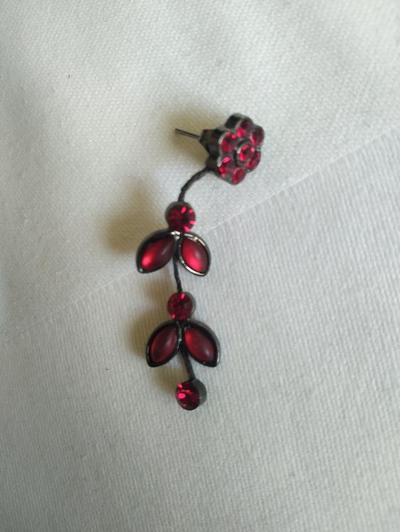 Autres bijoux: Jolie petite parure style grenats collier+ boucles d'oreille – D'occasion à BERNEX par zaza568 1