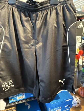 Fussballshorts Puma S schwarz mit Schweizer Kreuz neu