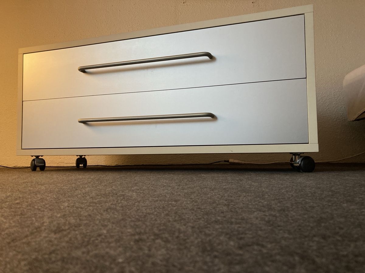 Cassettiere: Praktisches Sideboard mit 2 Schubladen, hellgrau/weiss – Usato da Belp venduto da Doc_Matt_Rox 4