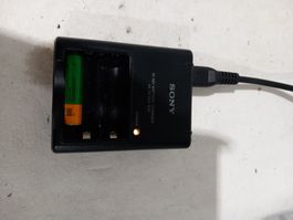 Sony BC-CS2B Akku Ladegerät Battery Charger