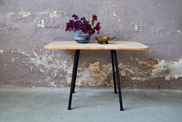 Table basse vintage en rotin et métal design midcentury