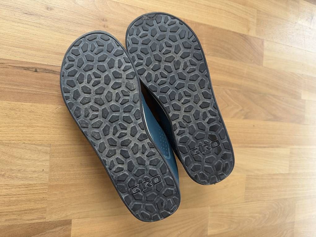 Scarpe da donna: Giro Latch Flatpedal Bikeschuhe, Grösse 42, Damen – Usato da Adliswil venduto da Bo33bel 3