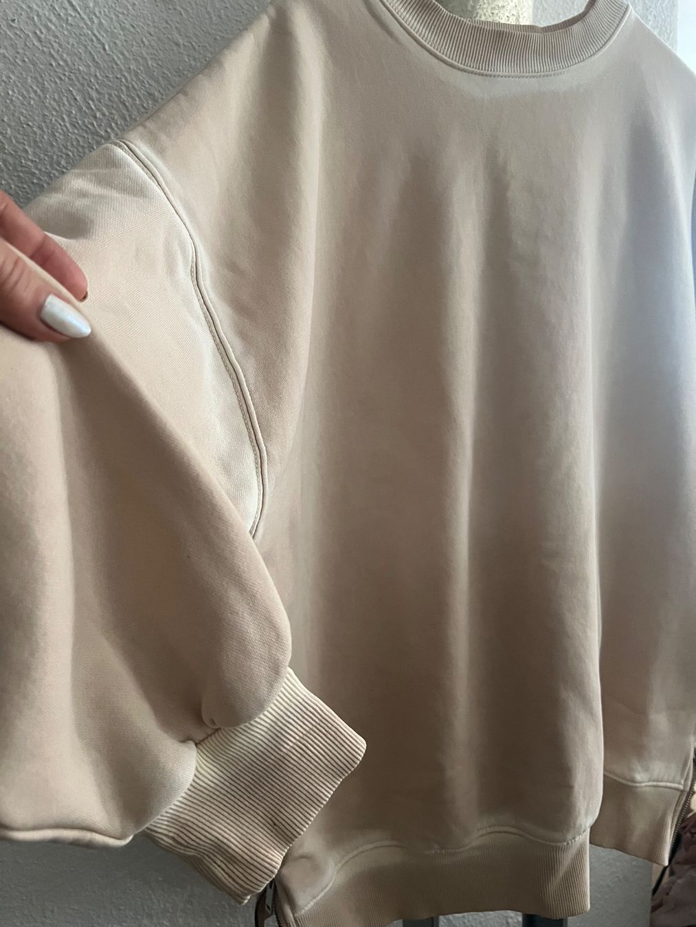 Maglioni & Felpe: beiger Sweater oversized Länge 73cm – Usato da Bern venduto da kaeffy